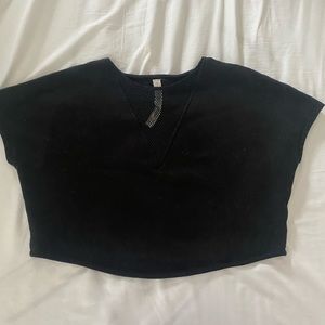 alo black crop top